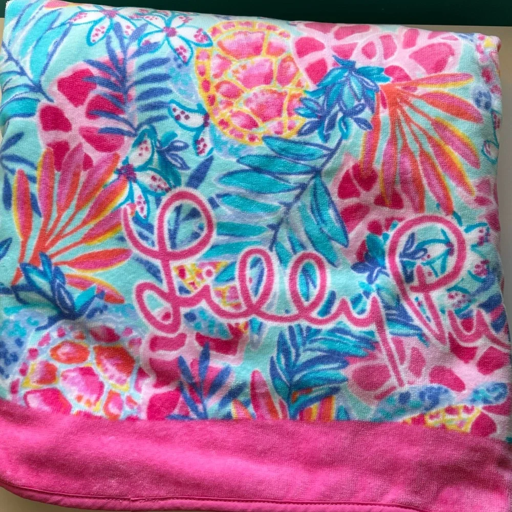 NEW Lilly Pulitzer Large Shell Beach Towel Rainforest Retreat Sea Glass 60”x60”